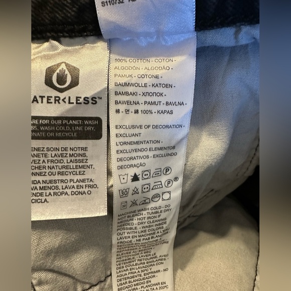 Levi’s Women’s Washed Black Denim Cut Off 501 Button Fly Shorts size 34 (O) - Picture 7 of 14